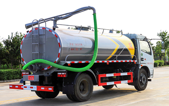 东风大福瑞卡吸粪车