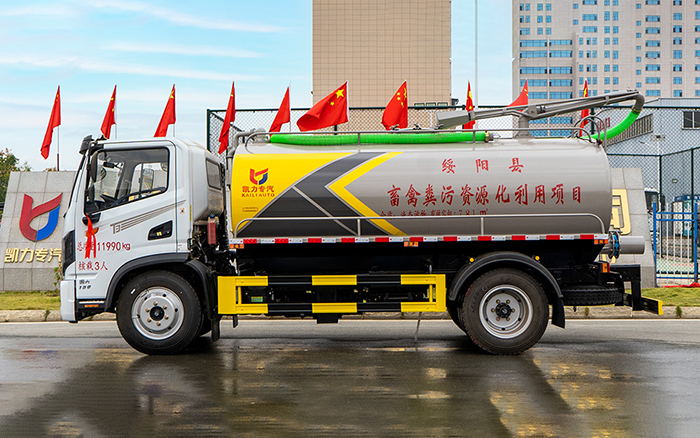 东风华神T3吸粪车