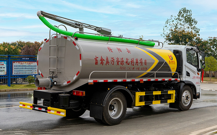 东风华神T3吸粪车