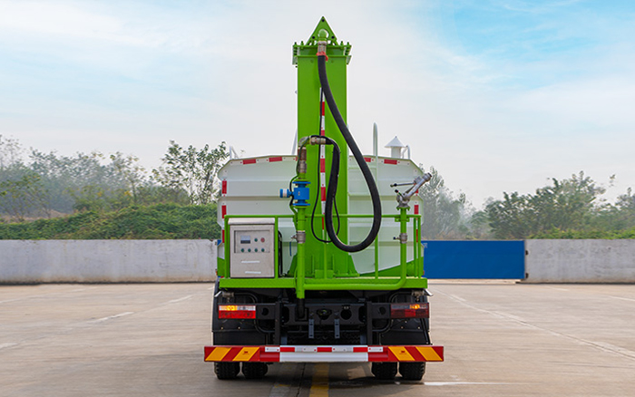 东风多利卡D9铁路抑尘（方罐）