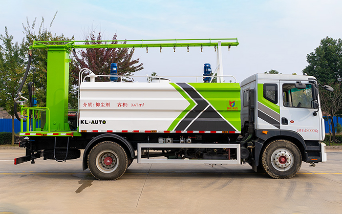 东风多利卡D9铁路抑尘（方罐）