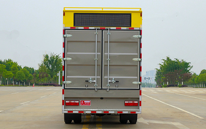 东风多利卡污水处理车