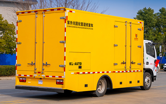 紫外光固化管道修复车
