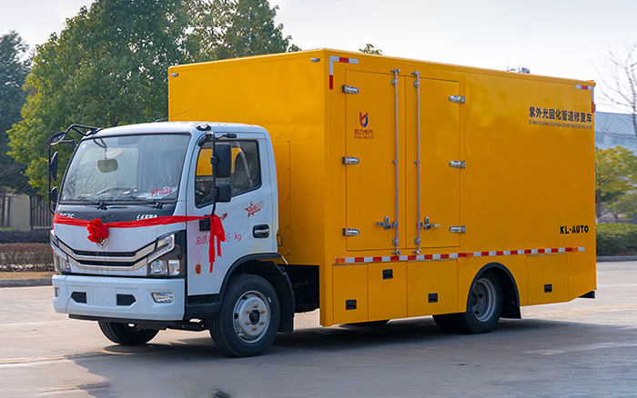 紫外光固化管道修复车