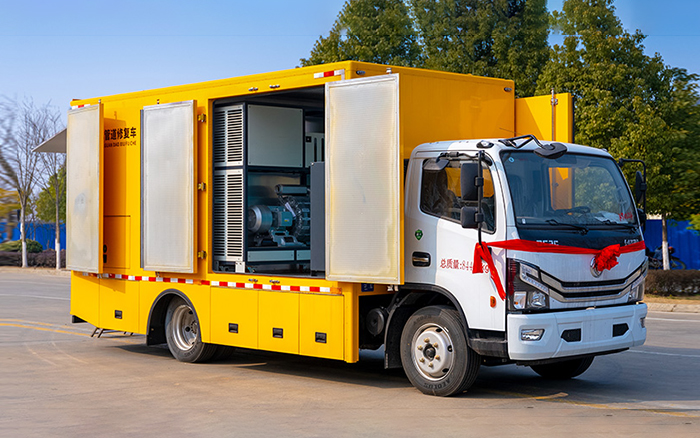 紫外光固化管道修复车