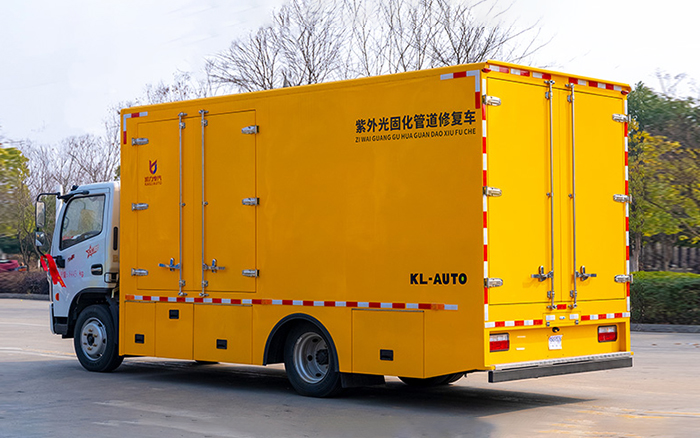 紫外光固化管道修复车