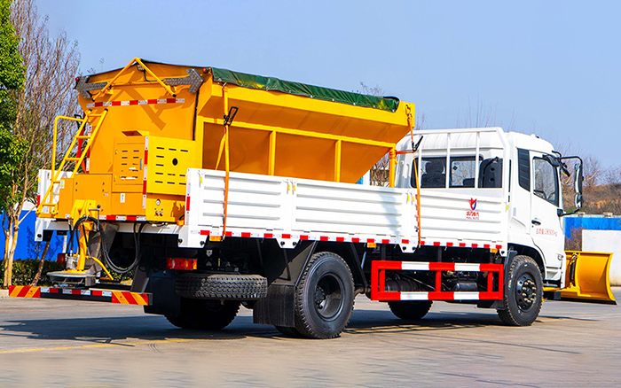 东风天锦除雪车