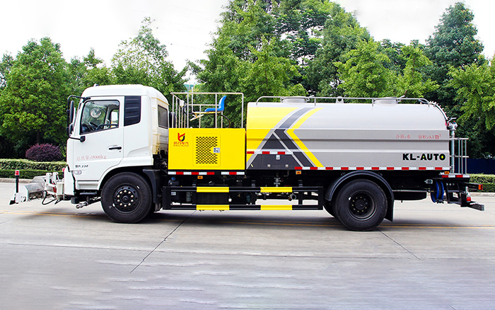 天锦路面养护车