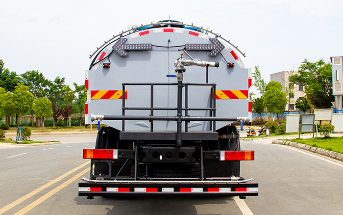 天龙路面养护车