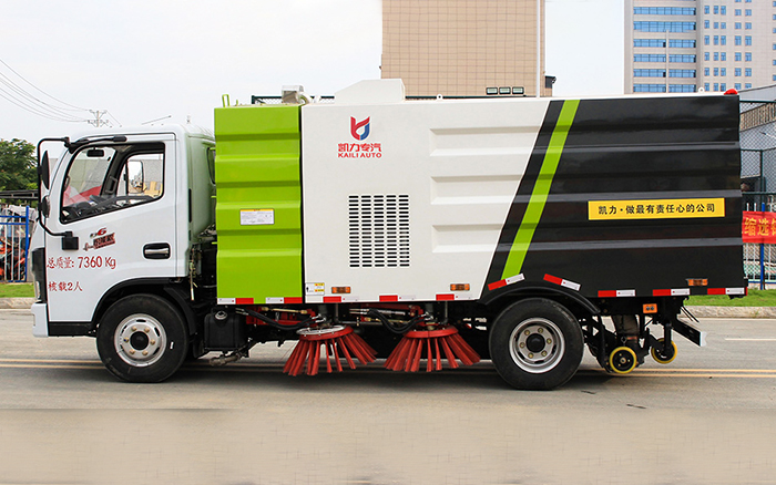 小多利卡扫路车