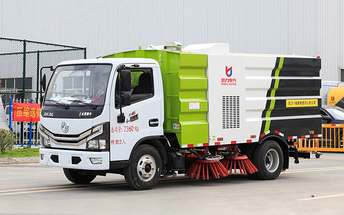 小多利卡扫路车