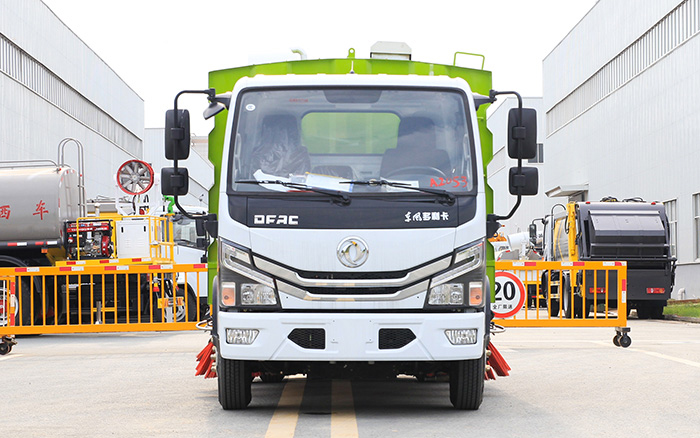 小多利卡扫路车