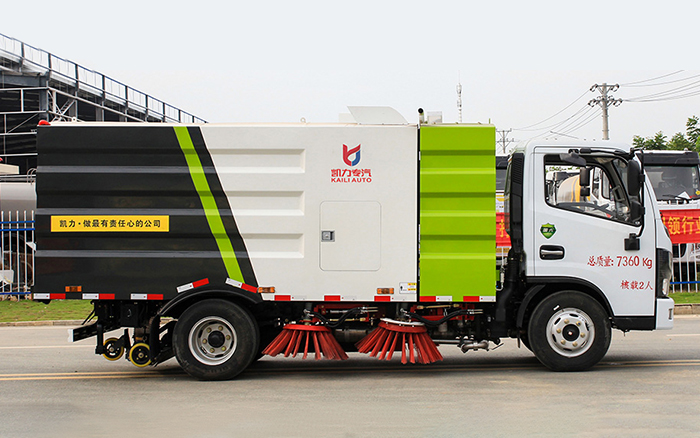 小多利卡扫路车