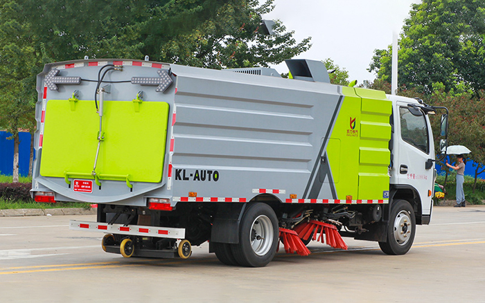 大多利卡扫路车