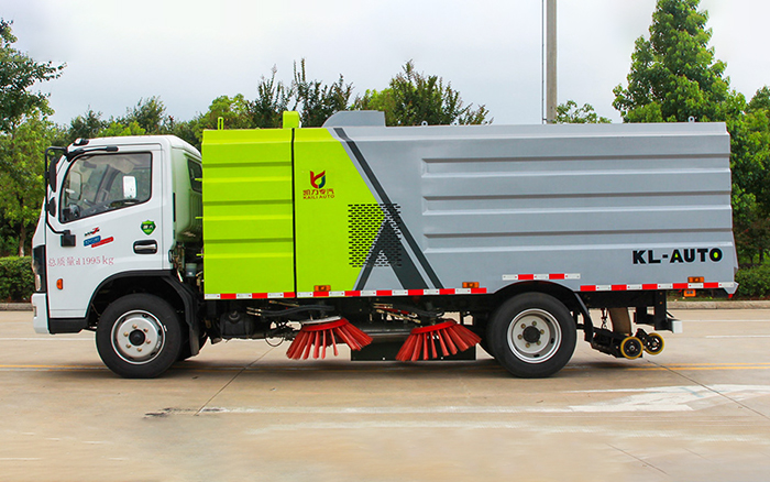 大多利卡扫路车