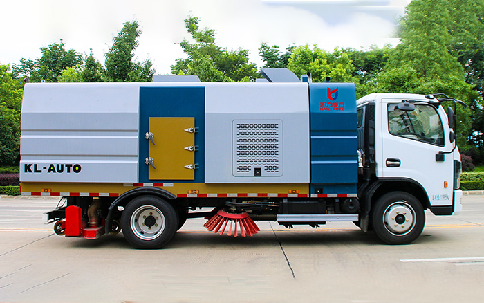 大多利卡后置吸尘车