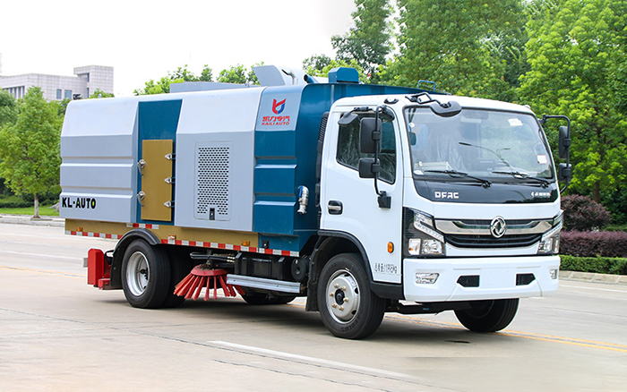 大多利卡后置吸尘车