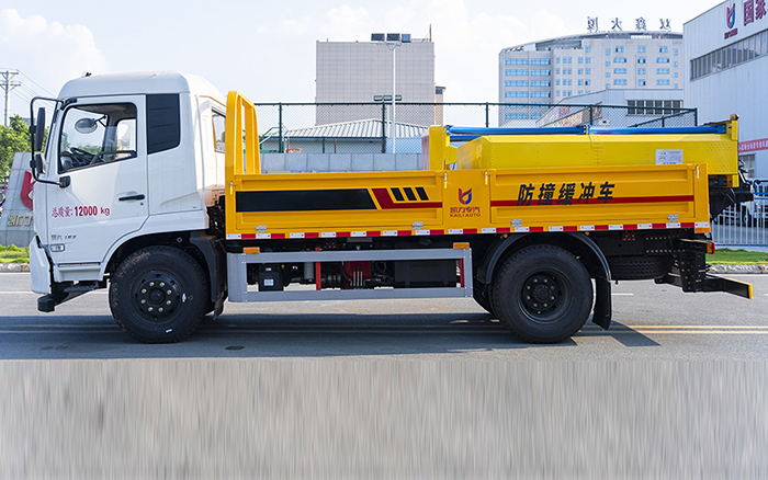 东风天锦防撞缓冲车