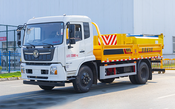 东风天锦防撞缓冲车