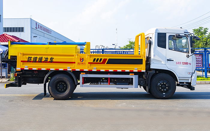 东风天锦防撞缓冲车