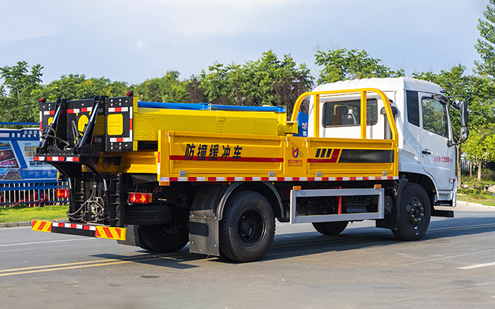 东风天锦防撞缓冲车