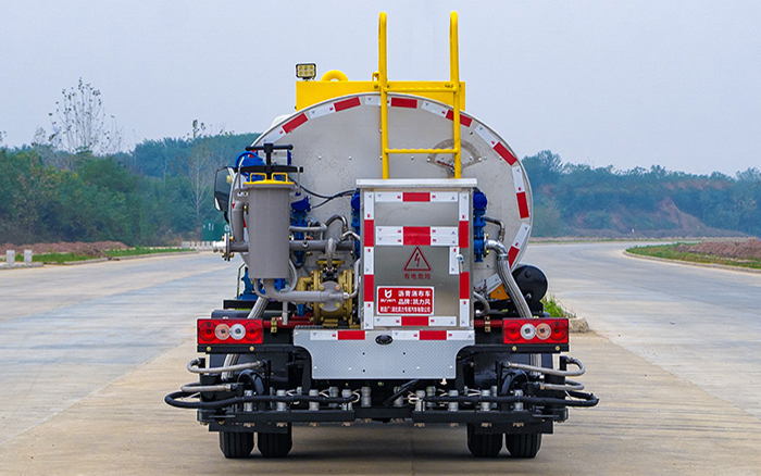 福田小卡之星3沥青洒布车