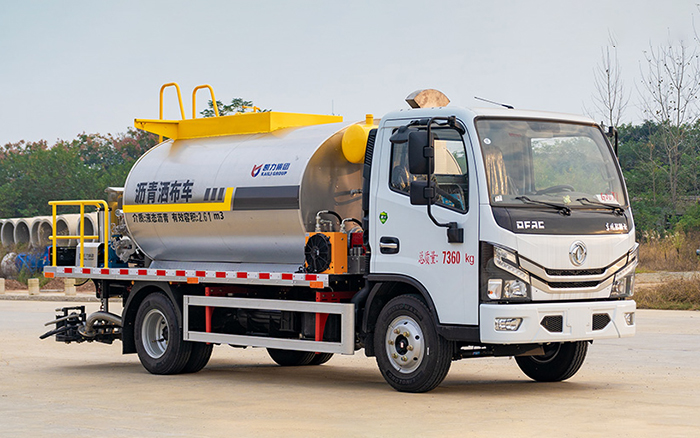 东风小多利卡沥青洒布车