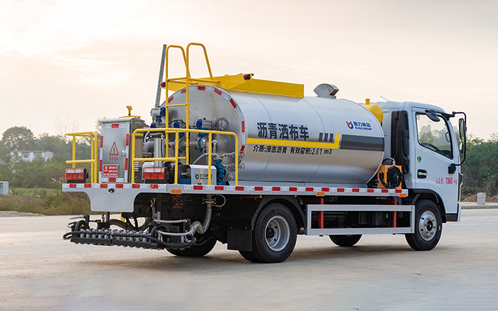 东风小多利卡沥青洒布车