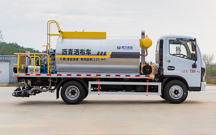 东风小多利卡沥青洒布车