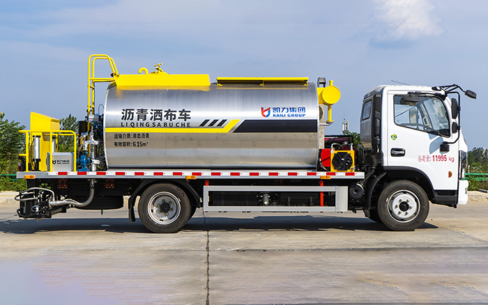 东风D7沥青洒布车