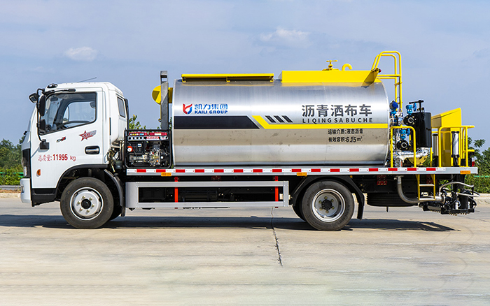 东风D7沥青洒布车