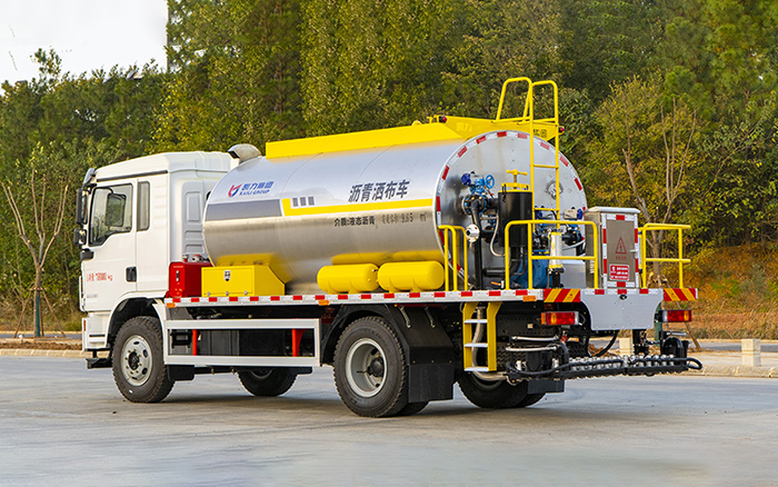 陕汽德龙沥青洒布车