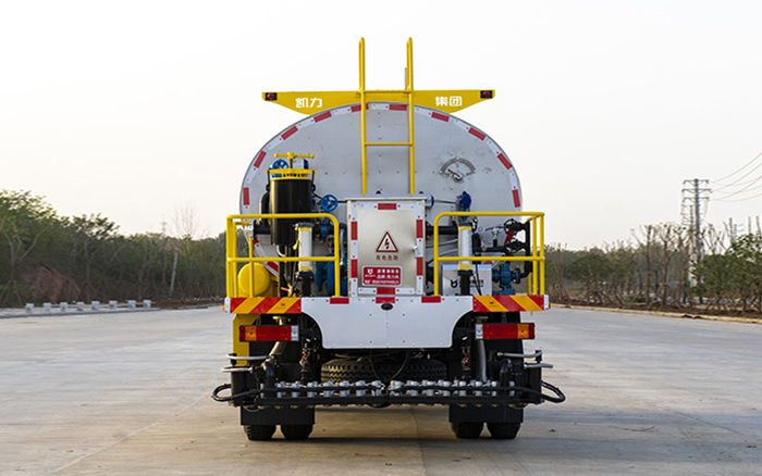 陕汽德龙沥青洒布车