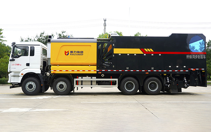 陕汽德龙M3000沥青碎石同步封层车