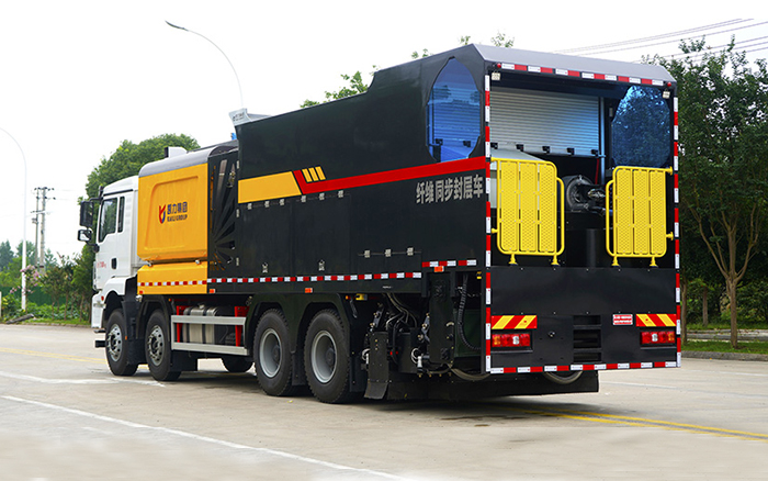 陕汽德龙M3000沥青碎石同步封层车