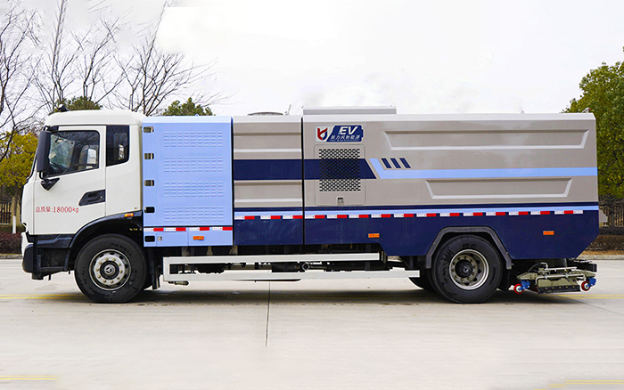 天锦电动深度保洁车