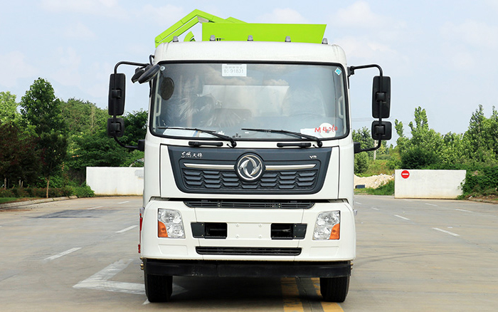 东风天锦餐厨式垃圾车