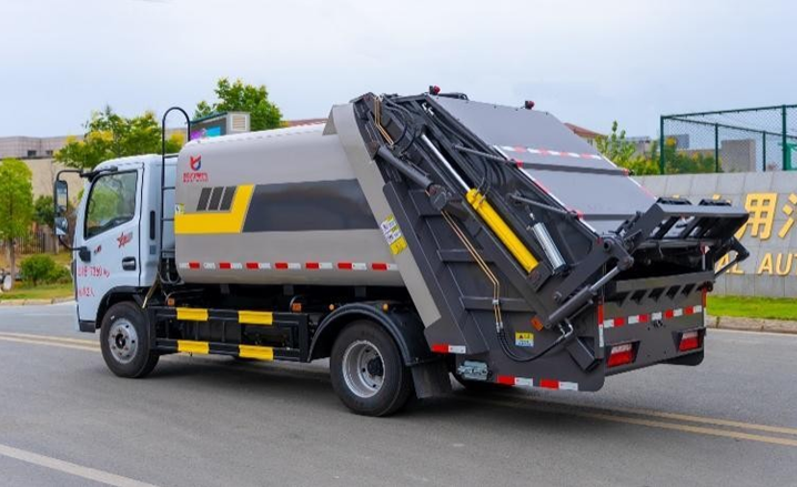 东风小多利卡压缩式垃圾车