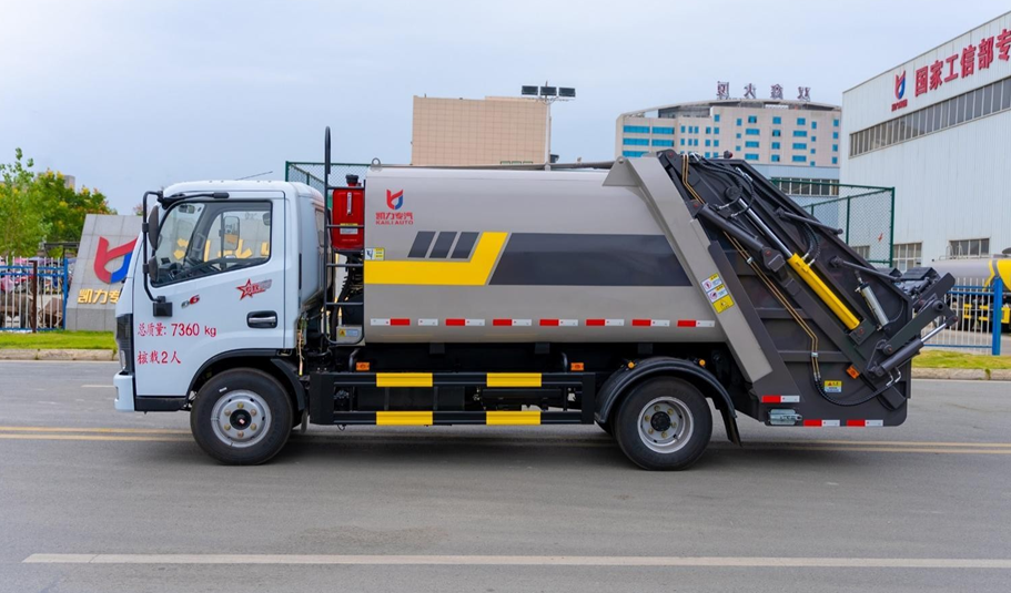 东风小多利卡压缩式垃圾车